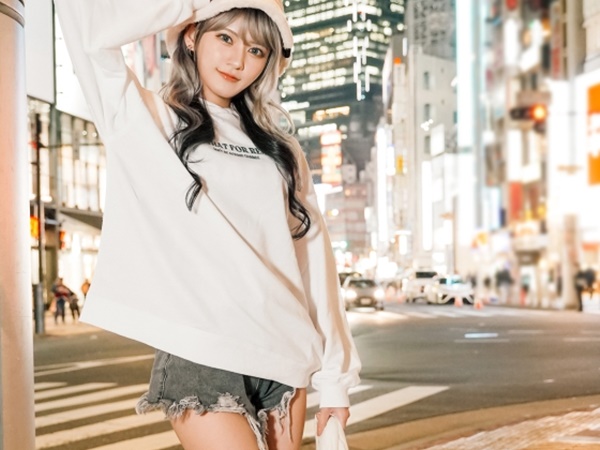 【八掛うみ】会社をクビになったおっさんの愚痴を聞いた激カワギャルが一肌脱ぐ！朝までハメまくり濃密ファック♡