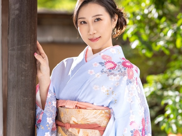 【冨永ののか】極上着物美魔女が徹底ご奉仕！絡みつく舌でベロチューの後はチンポを徹底的に責めまくる♡