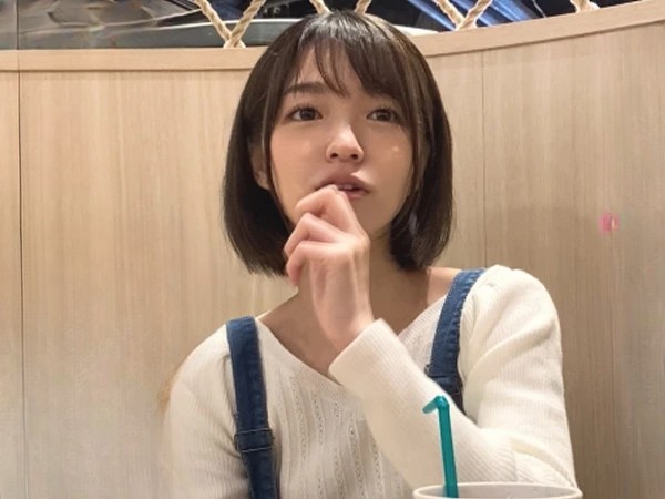 【19歳♡初体験の潮吹き】 純情美少女がエロの世界に溺れる！ 経験人数1人のウブな彼女が、初めての快感でガクブル絶頂！
