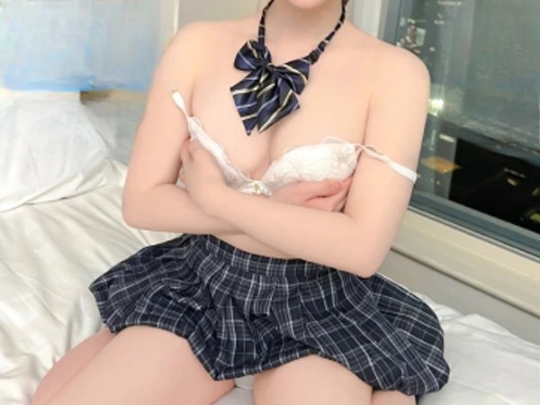 【生ハメ中出し】エロすぎ注意！ バイブで敏感になったオマ〇コに生チ〇ポ挿入！ おねだり上手なスケベ娘に無責任に膣内射精♡