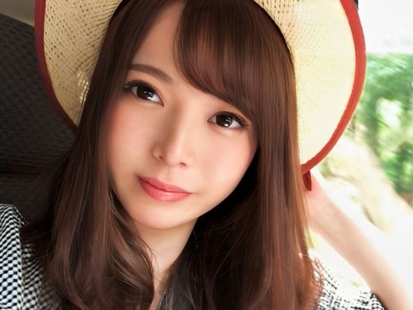 【車内フェラで興奮MAX】 可愛すぎる美少女がデカチンに夢中！ 車内からホテルへ、エロすぎるフェラチオ三昧♡