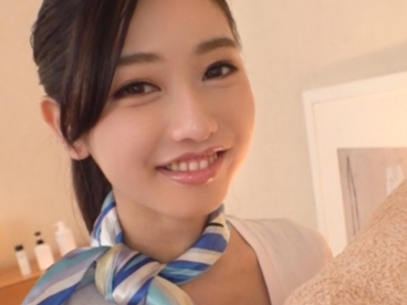 【エステ嬢の裏サービス】 童顔でスレンダーな美女がお客に迫られバックで激ピストン！ 密室で悶える♡