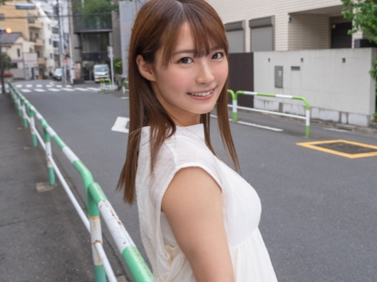 【制服美少女の淫らな後ろ姿】 バックで突かれ、敏感な身体が反応しちゃう！キュートな彼女がエロく豹変♡