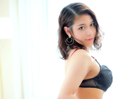 【ジムでエロトレ】美ボディお姉さんがエッチな個人レッスン！ 肉感ボディでチ○ポを刺激し、連続イキで感じまくり♡
