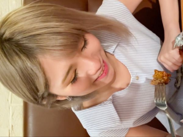 【ギャルとおじさんの過激プレイ】 色白スレンダーな金髪ギャルが中年オヤジに激しく責められ絶頂！ 濃厚ザーメンで子宮を満たす♡
