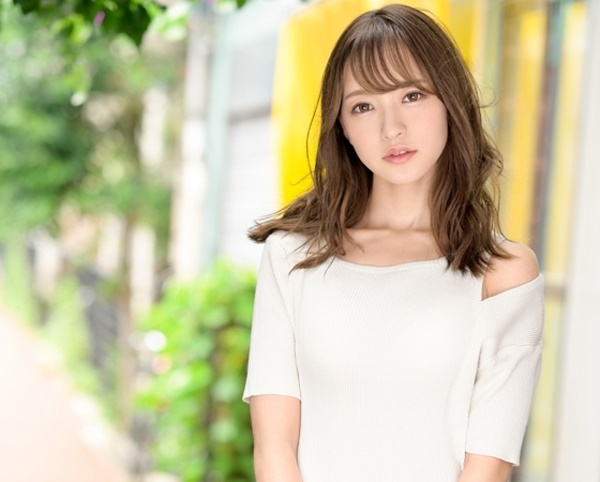 【美ボディお姉さんと甘いセックス】 スレンダーな彼女と素人男性の生々しいファック！ 恋人同士のような濃厚な時間を覗き見！