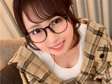 【メガネっ娘のバック天国】 キュートな彼女を後ろからガンガン突いて、乱れまくる姿を堪能！ エロかわいいリアクションに萌え♡
