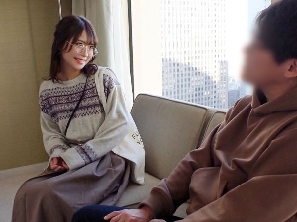 【素人ナンパ】激カワメガネ受付嬢が寂しい心を紛らわすためにナンパ男とパコりまくってしまうｗ細腰わし掴んでバックから犯す！