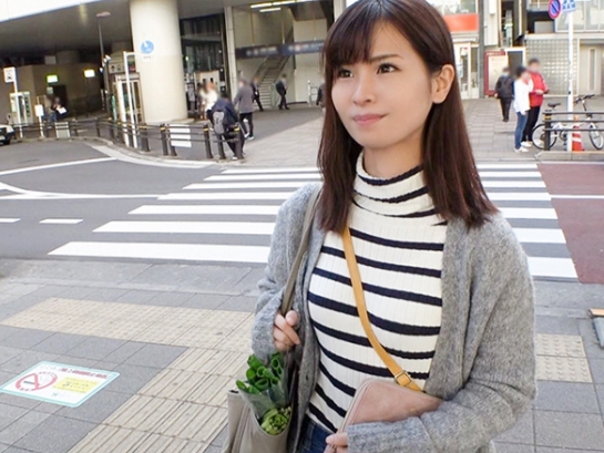 【人妻】性の不満がある人妻をナンパ！パイパン人妻マンコを他人棒で突かれ乱れまくっちゃう人妻！