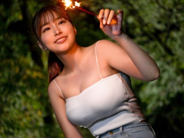 【田舎の爆乳彼女】『ここ、気持ちいい…』都会から来た風俗嬢と夏のワンルームで同棲！爆乳を揺らしながら濃厚セックスに溺れる、汗だくの夏物語♡