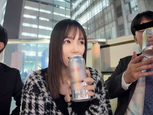 【美巨乳美女の逆ナン】『私にチ○ポちょうだい♡』街で見つけた男を誘惑！3Pで精子を搾り取る貪欲セックス！！