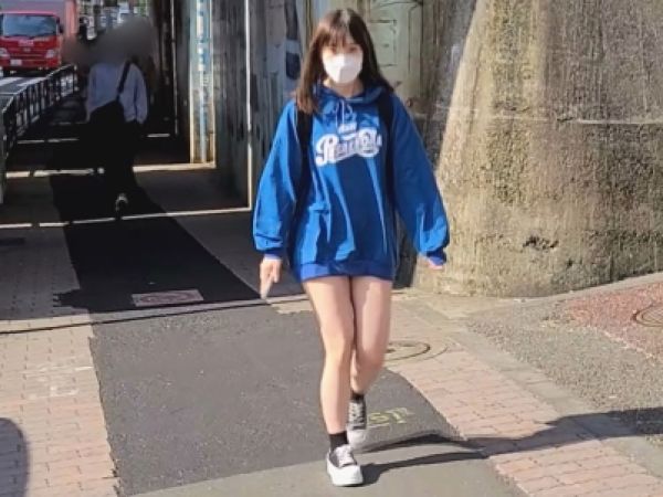 【素人娘の初挑戦】『大きい…入るかな…』19歳の美尻美少女がSEX練習でデカチンに挑戦！生足が眩しいピチピチボディが感じまくる！ウブな娘が男優の生チンを咥え込む瞬間は必見♡