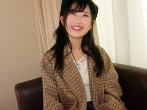 【童顔美少女の悶絶正常位】『奥まで当たってる…！』キュートな顔して感じまくる！ビンビンのチ○コで激しくピストンされ、膣奥を突きまくられて絶頂！無邪気な顔とエッチな喘ぎ声のギャップがたまらない！♡