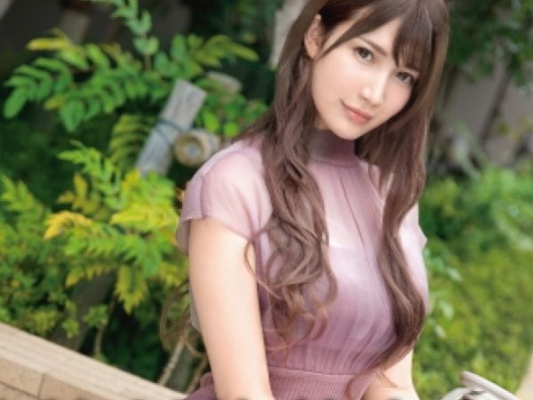 【スレンダー美少女の服従】現役服飾学生の美ボディを独り占め！高速ピストンで膣内をかき回し、連続顔射で汚す！制服姿が似合うウブな彼女が快楽に喘ぐ！♡