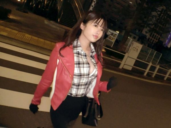 【美巨乳素人の過激プレイ】露出大好き美女が電マで絶頂！オイルまみれで巨根に激突かれ、ロケットおっぱいが揺れまくる♥ 感じまくりSEXでエロさ全開！