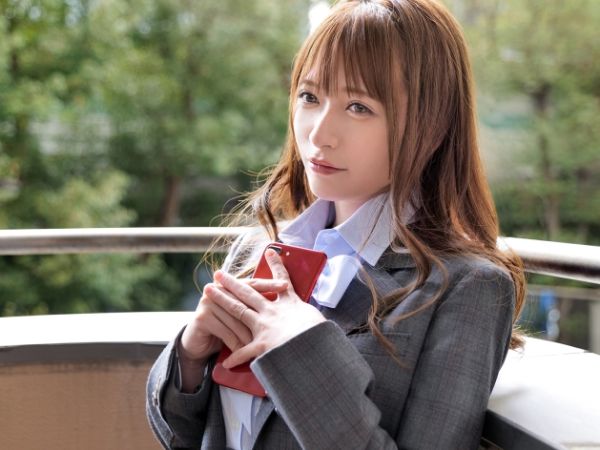 【禁断の自宅不倫】『旦那にバレちゃう…』スレンダー美妻が恩師と生ハメ浮気！NTRの快感に溺れる人妻の危険な関係…自宅で繰り広げられる背徳のセックスに悶絶♡