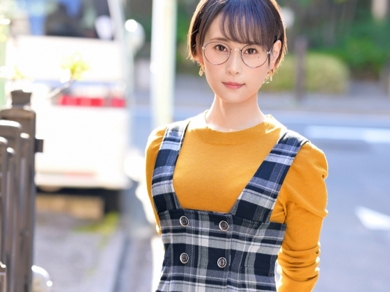 【メガネ美少女の濃厚プレイ】『メガネ越しの視線に興奮…』知的でエッチな美少女がメガネ姿で大胆に!ビンビンの肉棒に夢中で、メガネが曇るほど熱いセックスに没頭♡