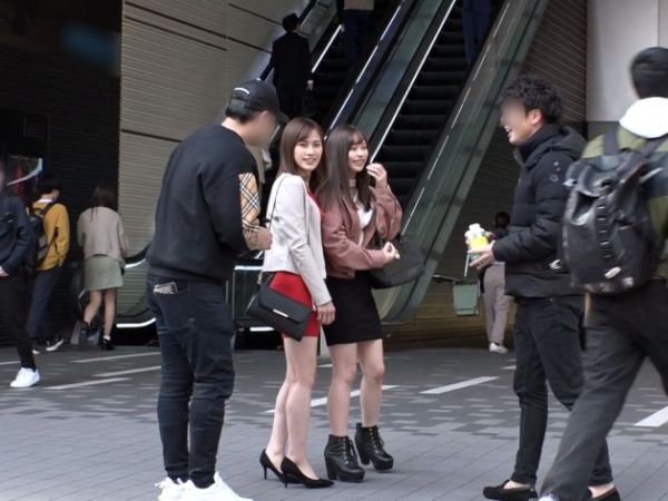 【街角ナンパで即ハメ】『ダメ…ここじゃ…』スレンダー美人OLをホテルに連れ込み、無毛ま●こに生挿入！激ピストンで感じまくる姿がエロすぎる！仕事帰りのOLが理性を捨てて乱れる瞬間♡